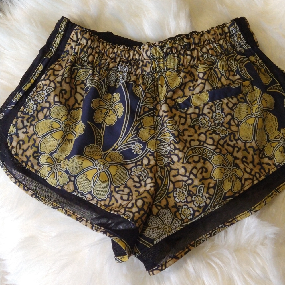 Without Walls athletic shorts running size small g